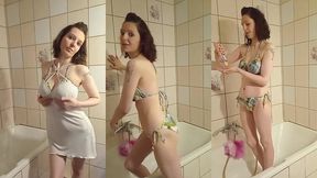 la belle coquine strip-tease sous la douche
