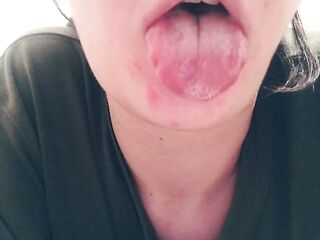 Lots of saliva from a hotty beauty