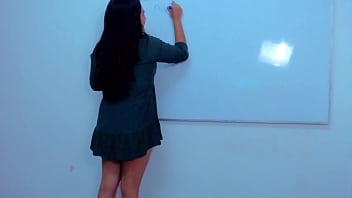 This is how the biology teacher swallows a cumshot