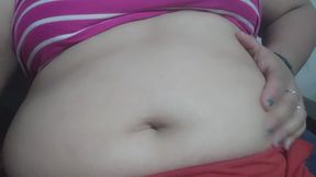 Caricias en mi panza & sonidos profundos de mi estómago.