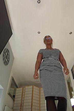 Beth Bennett - Facesitting Foot Fantasy