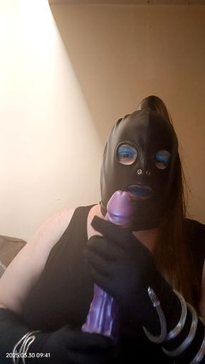 Fat tranny talking about men wanking to her videos
