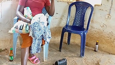 Mature woman works her ass.