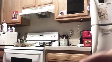 HORNY MOM WITH A JIGGLING ASS!