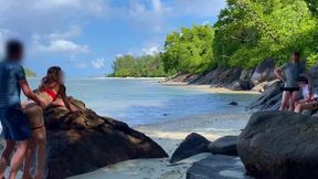 Tropic beach quickie turns into a show for two curious bystanders