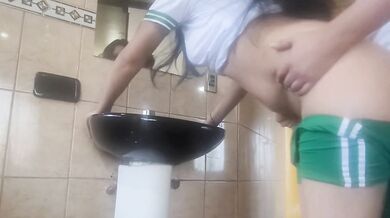 Students Stay In The Restroom During La Science Break