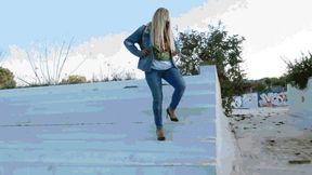 Click for gif Broken and abandoned shoe AVI