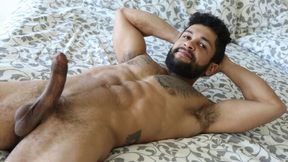 Bearded Latin hunk Stephen Mann blows a big load