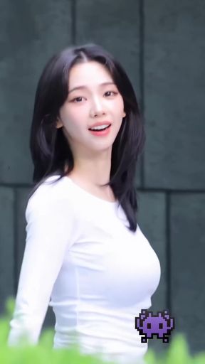 Korean k-pop star gets a surprise blowjob in her hotel room