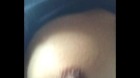 Mon pipi matinal!! viens me voir sur mes toilettes