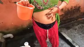 Desi village milf nangi aurat bathing outdoor