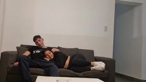 la invito a ver una pelicula y me la termino cojiendo