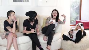 tattooed lesbians play find the g-spot with their fingers