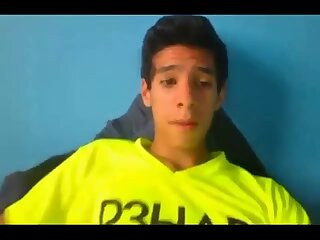 Latino Twink Shows Off When Jerking