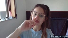 shanaxnow nose fetish eating boogers press nostrils moaning