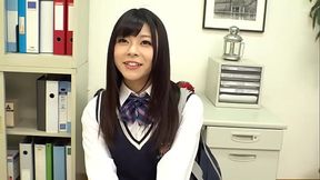 チャームポイントを聞かれて、『顔』と答えちゃうぐらい顔面レート高め系女子校生。男を虜にする&lsquo_テク&rsquo_を体得するため乳首責めに挑戦