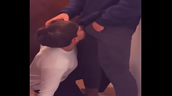 El repartidor de pizza me folla sin compacion