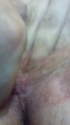 First Glimspe at Kush's Pussy