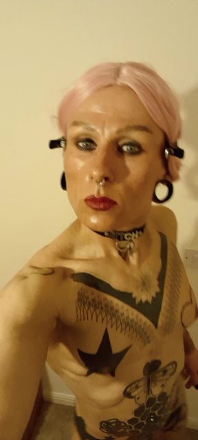 Brown bitch in the pink  style