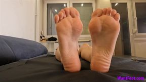 Small Wrinkled Soles Command - Barefoot - HD MP4