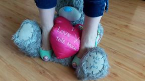 Crush high heels, teddy bear crush, high heels play