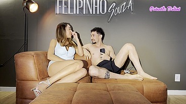 Não aguentei e gozei gostoso com o meu primo antes da minha tia chegar