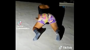 Gostosa angolana Dan&ccedil_a T&aacute_ Mbora Bom