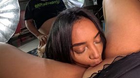 milena queiroz gostou da gostosa que segura a camera e chupou ela toda enquanto leva rola do safado