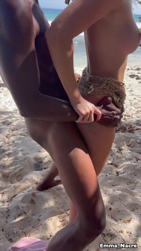Beach babe gets a BBC pounding outdoors