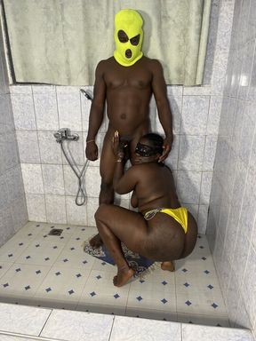 Ebony BBW joined her sleepover client in the washroom for a quickie, sweetqueen2.