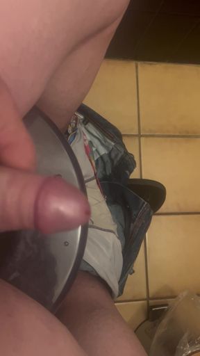 Masturbation dans les toilettes