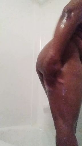 Lil booty clap in shower