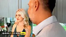Keiran Lee's distracted guy can't resist Jazlyn Ray's hot pussy while she fucks the real estate agent