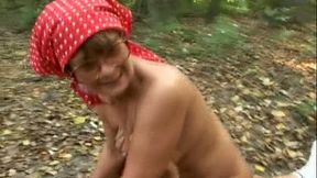 Pretty curvy granny Mandy fucks her geezer in the woods