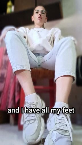 I want a sub to lick the sweat off my feet after my gym session... and then go home and kiss his bored wife with that same mouth 😂.