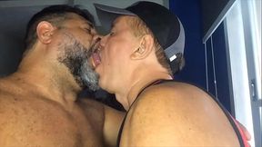 Muito beijo na boca entre Chic&atilde_o e Dog&atilde_o