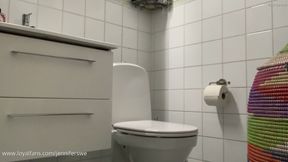 Be a fly on the wall when I pee