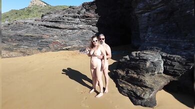 Milf se pone cachonda frente a su dron