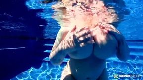 Big Tit Skinny Dip: Dors Feline