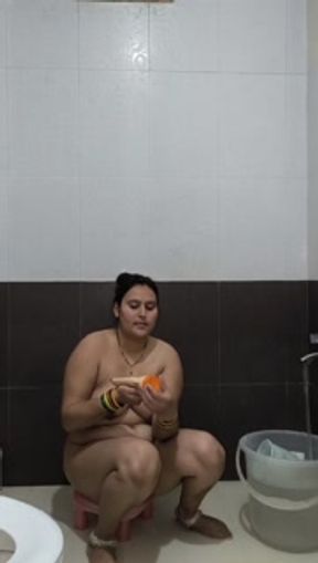 Puja shaved the pussy bath and masterbet