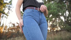 Stepsis Teases Cameltoe Pussy in Blue Jeans Outdoors