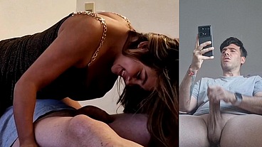 Me encanta ver a mi novia chuparle la polla a desconocidos