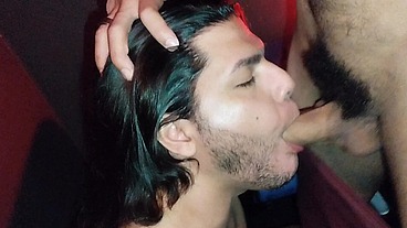 PEGAÇÃO NAS CABINES COM ESSE CASAL DE PUTOS