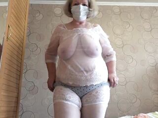 Trying on recent white pants. A aged big beautiful woman shakes her large booty. PAWG.