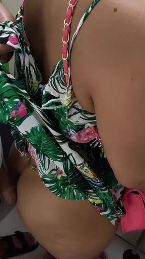 She Liked the Touch: Ass Grinding & Cumshot on a Public Train