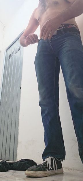 I'm going to the storage room to do a.