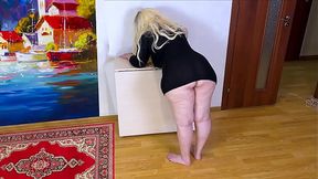 stepmom in a short skirt bent over and her ass became visible and stepson fucked her in the ass