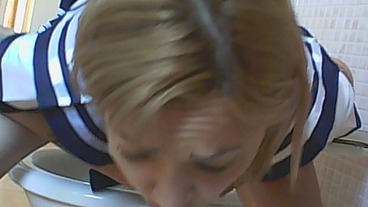 go crazy! she lick her pee on the floor and farts