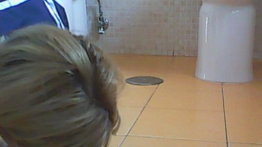 go crazy! she lick her pee on the floor and farts