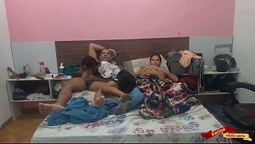 Chamei minha amiga para ver nextfli e meu marido n&atilde_o perdeu a oportunidade de bota no cu dela